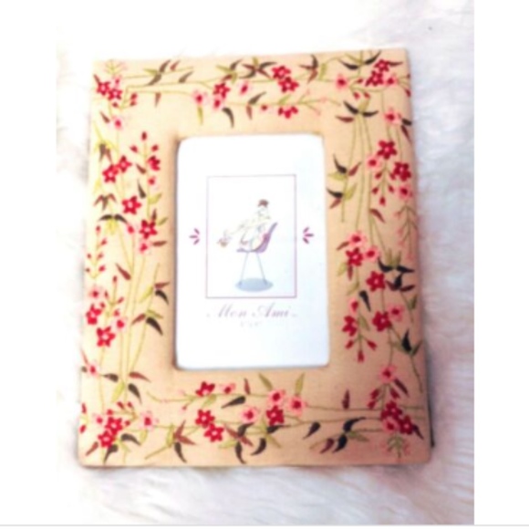 Mon Ami Fabric Embroidered Frame for 4"x6" Picture - Picture 3 of 3